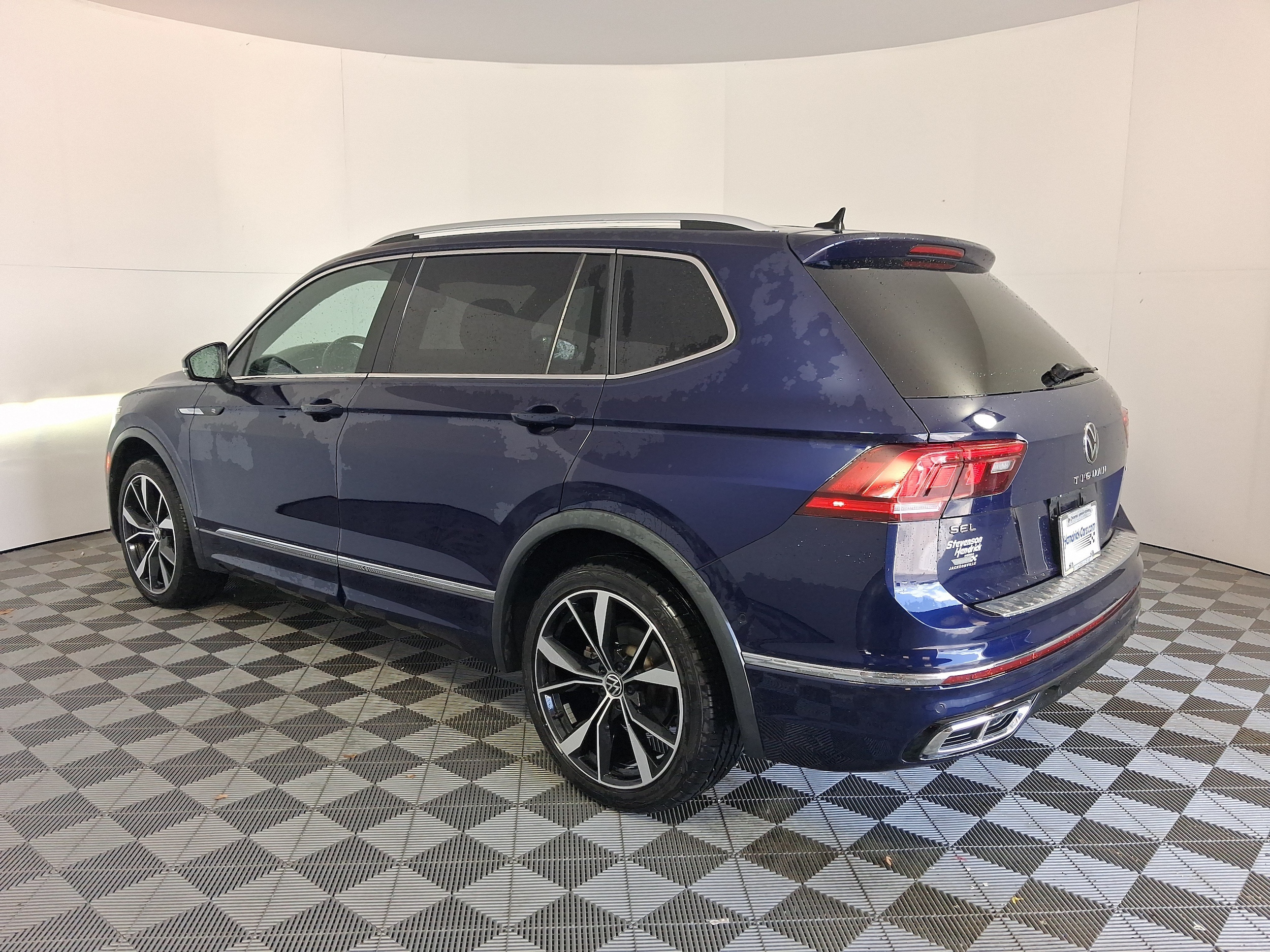 Volkswagen Tiguan SEL R-Line