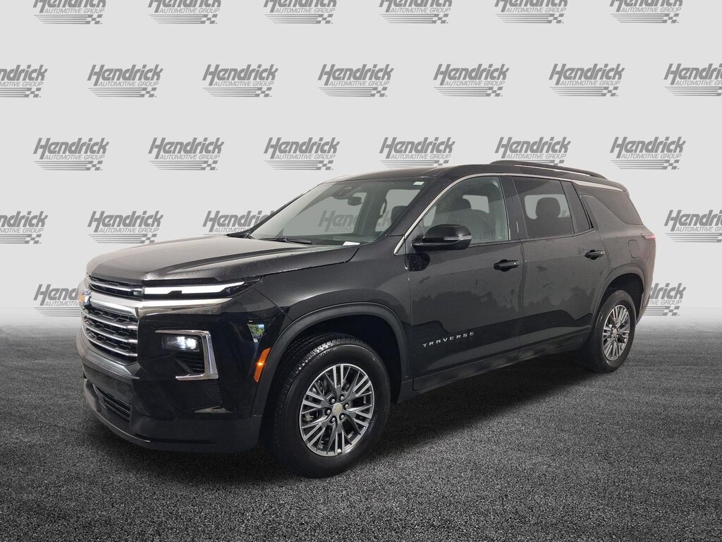 Used 2025 Chevrolet Traverse FWD LT SUV
