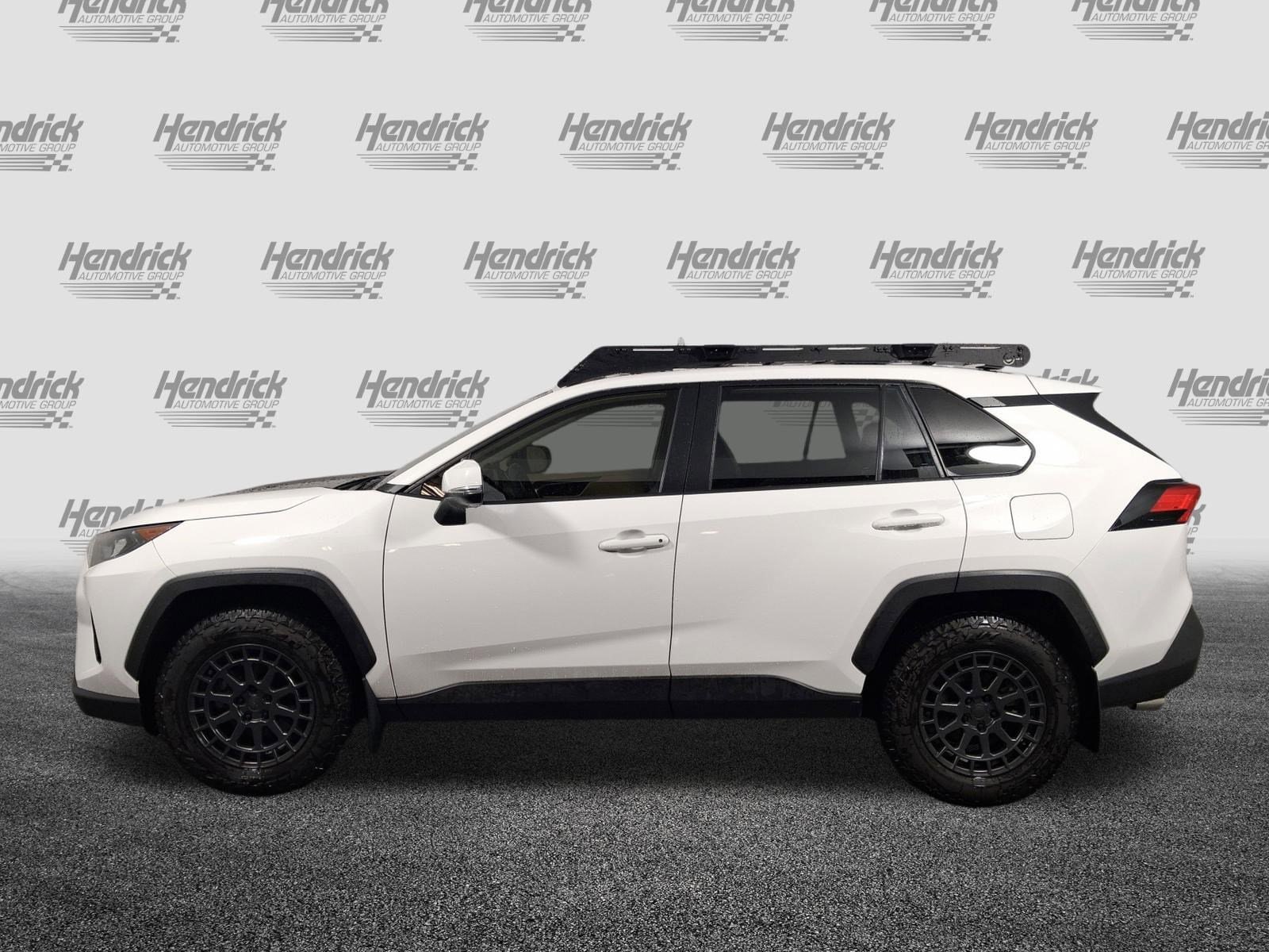 2020 Toyota RAV4 LE photo 6