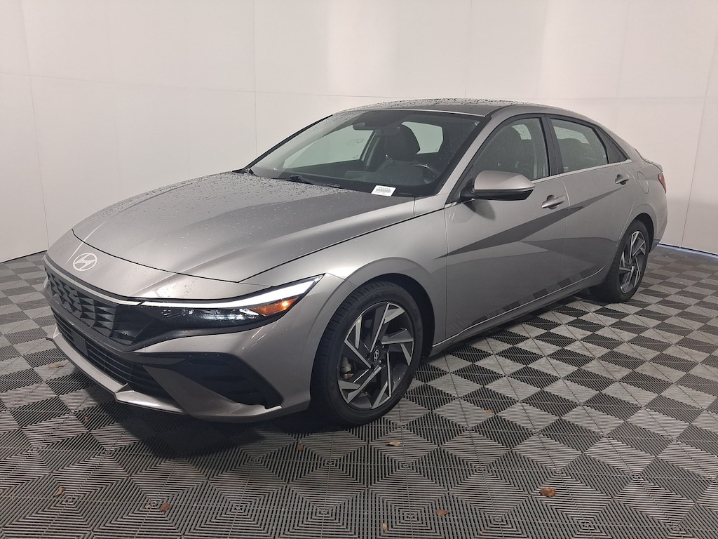 Used 2025 Hyundai Elantra Limited Sedan