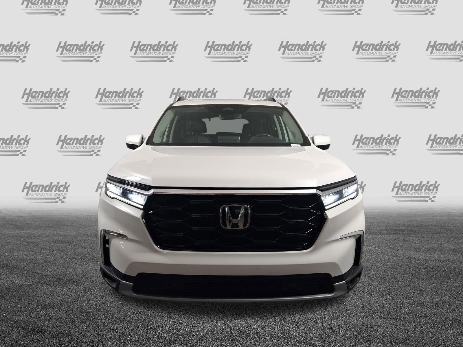 2024 Honda Pilot Touring photo 2