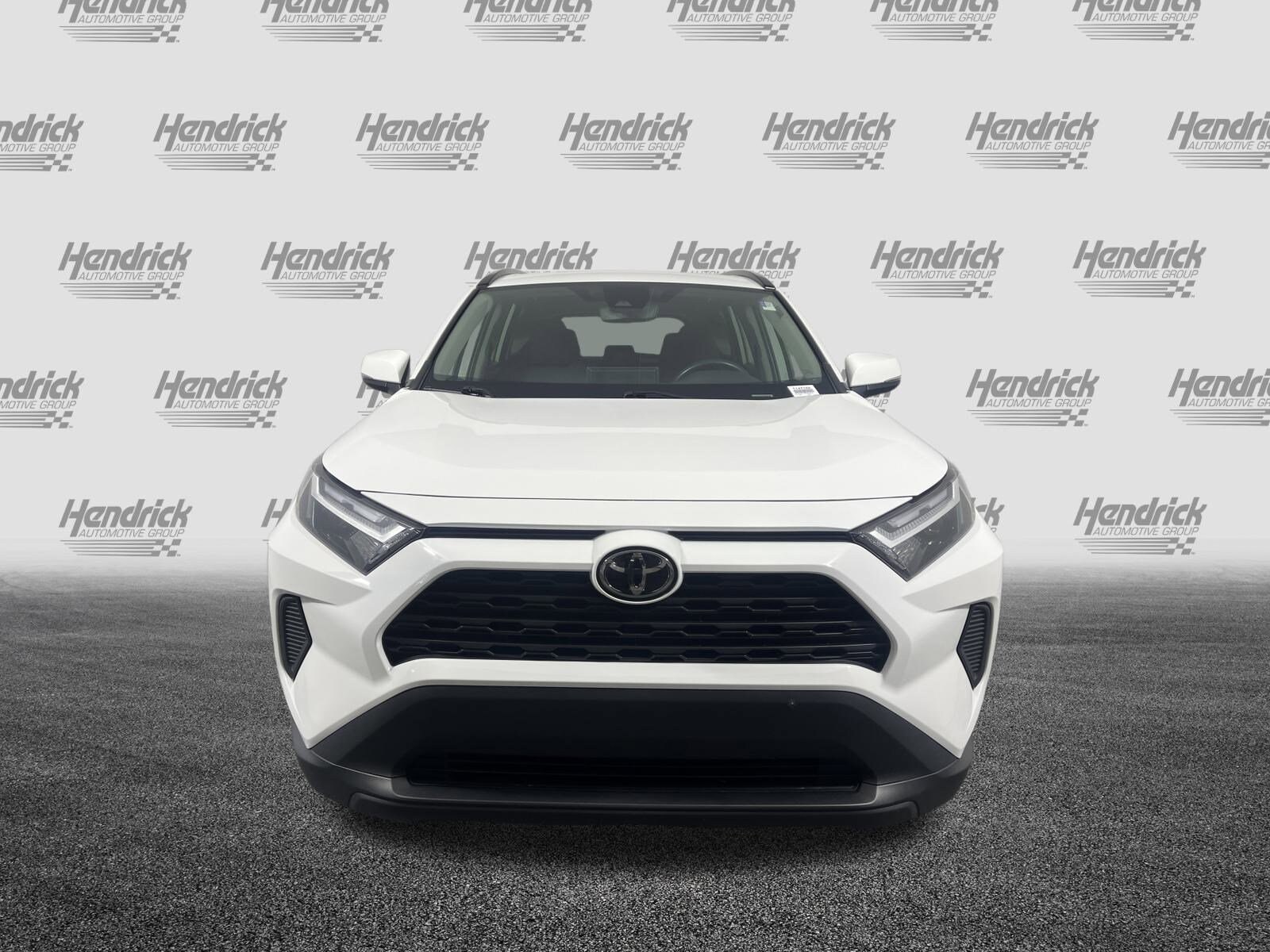 2024 Toyota RAV4 XLE photo 2