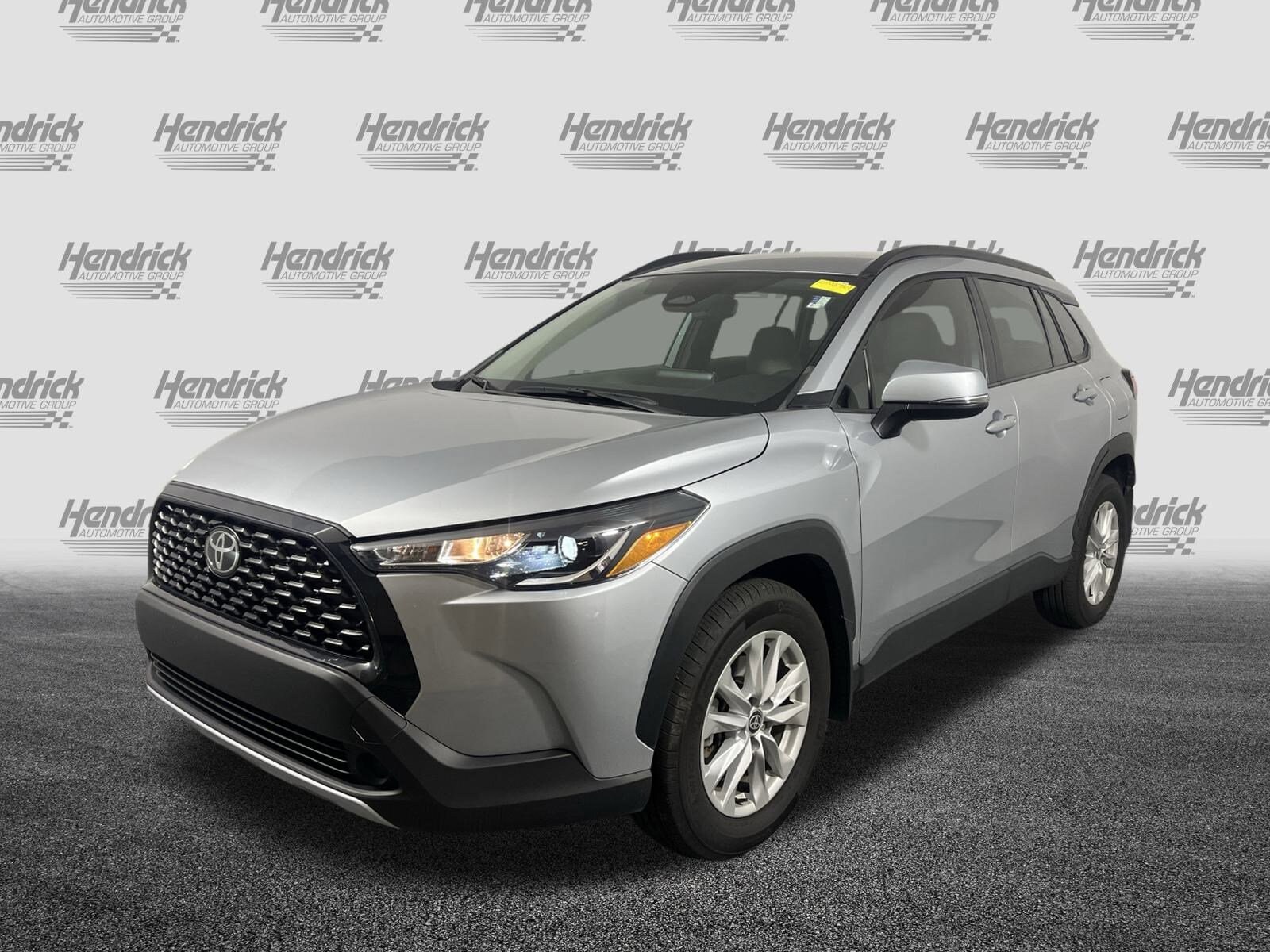 2024 Toyota Corolla Cross LE photo 3