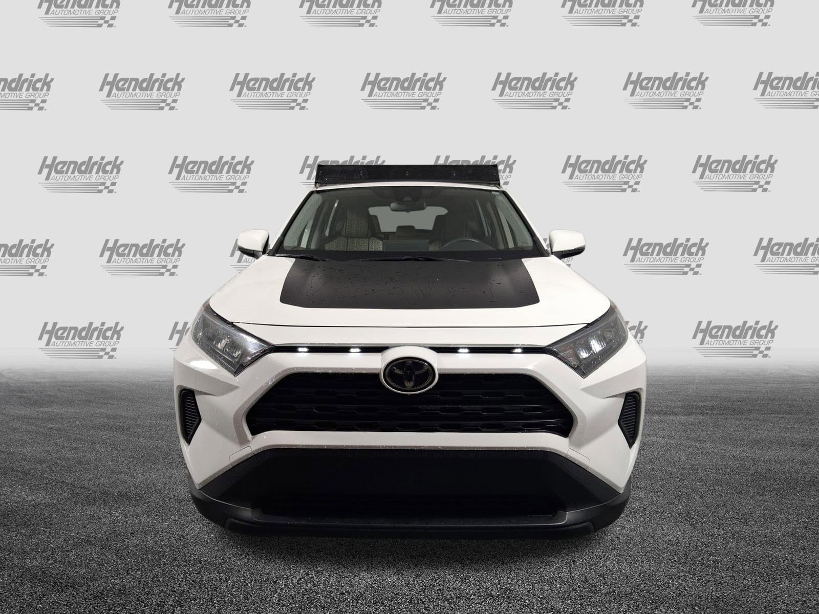 2020 Toyota RAV4 LE photo 2