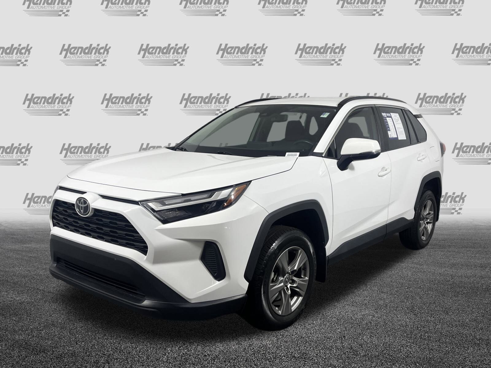 2024 Toyota RAV4 XLE photo 3