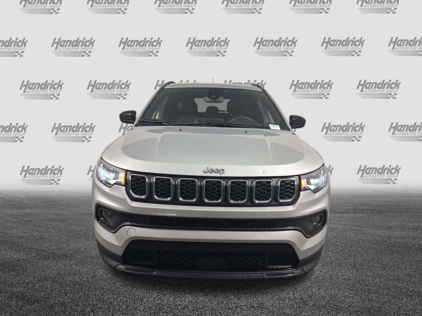 2024 Jeep Compass Latitude photo 2