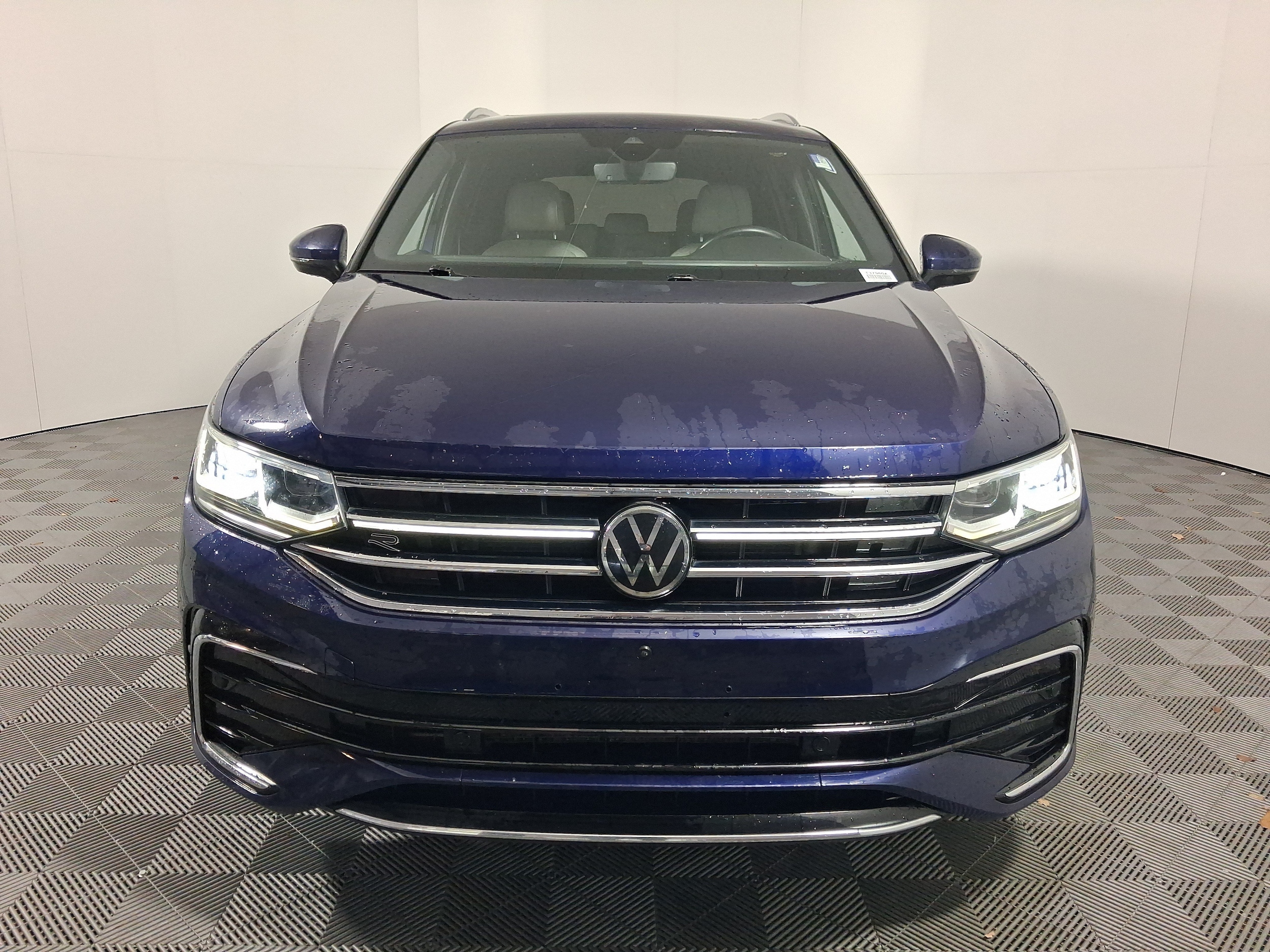 Volkswagen Tiguan SEL R-Line