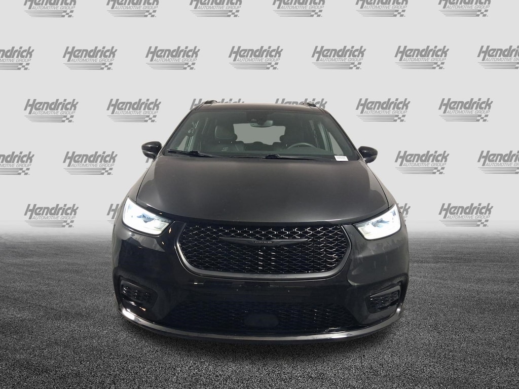 Used 2022 Chrysler Pacifica Touring L Minivan