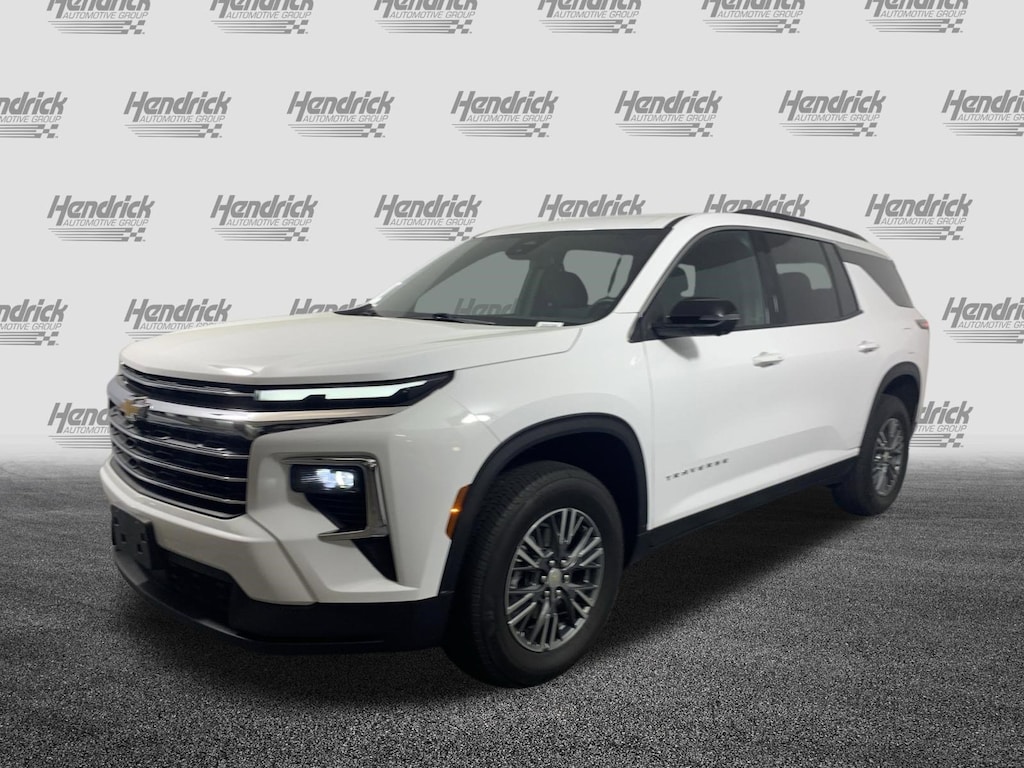 Used 2025 Chevrolet Traverse FWD LT SUV