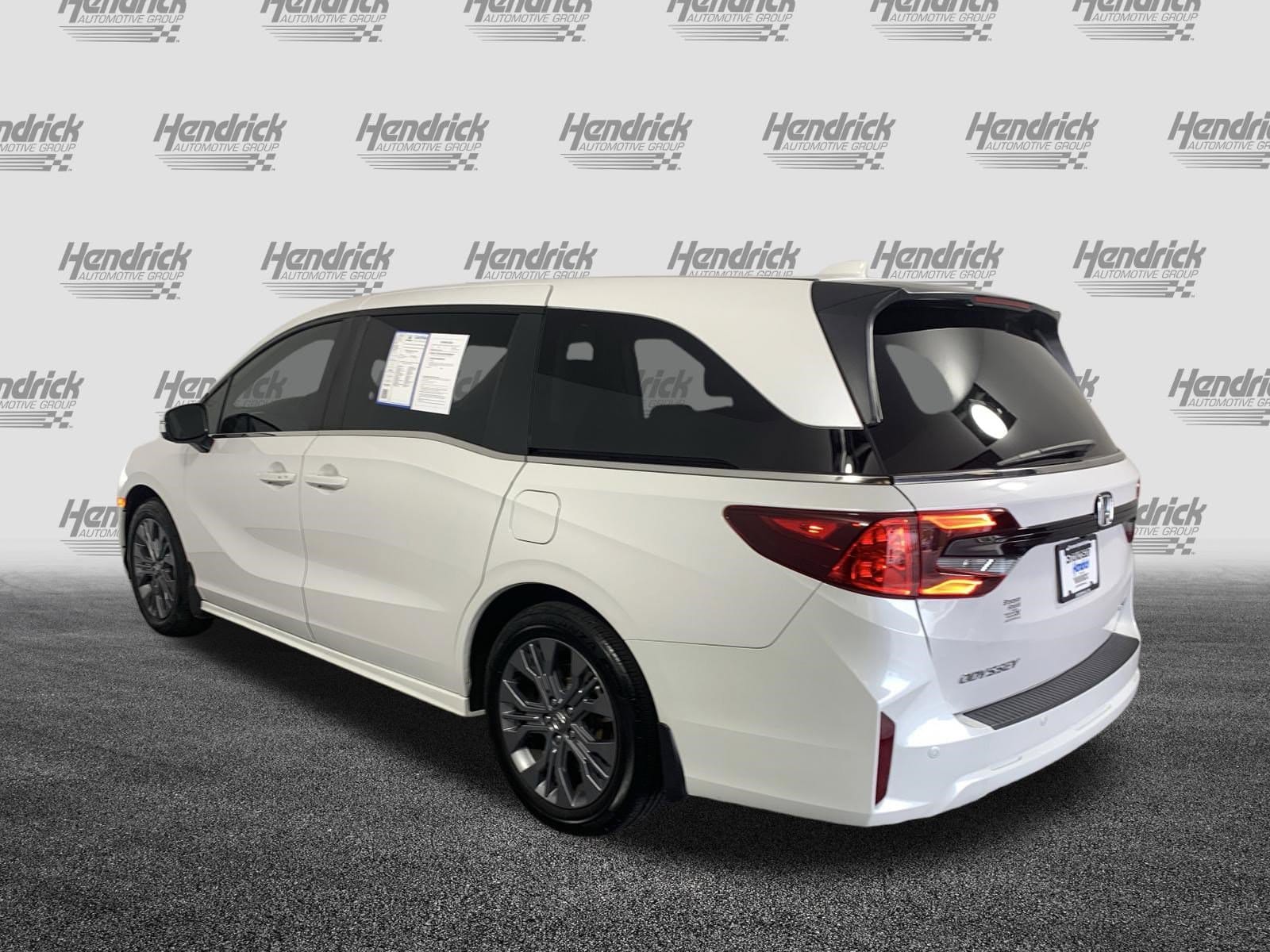 2025 Honda Odyssey Touring photo 3
