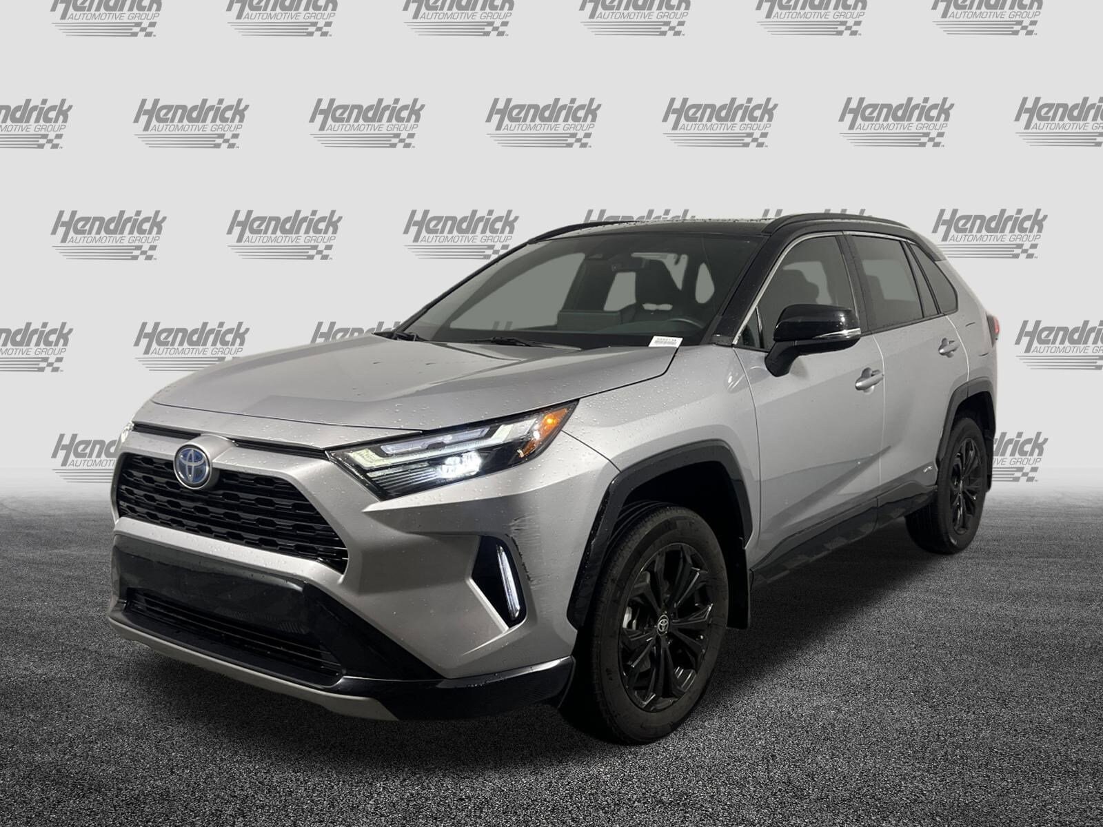 2024 Toyota RAV4 Hybrid XSE photo 2