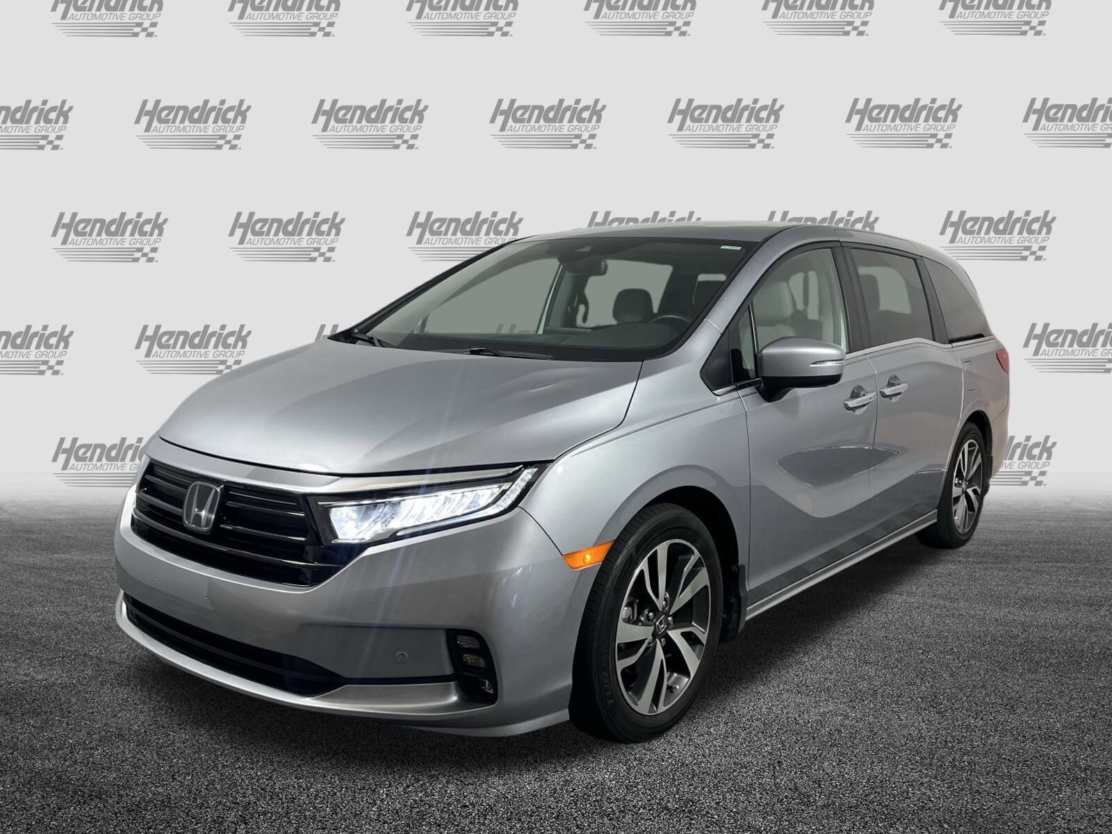 2024 Honda Odyssey Touring photo 3