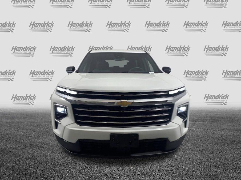 Used 2025 Chevrolet Traverse FWD LT SUV