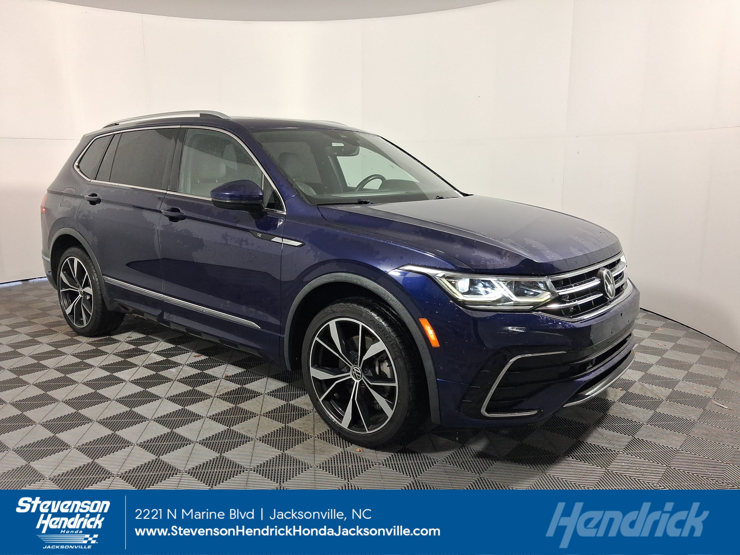 Volkswagen Tiguan SEL R-Line