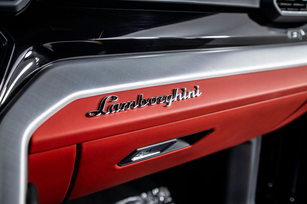 2021 Lamborghini Urus Base - Photo 39