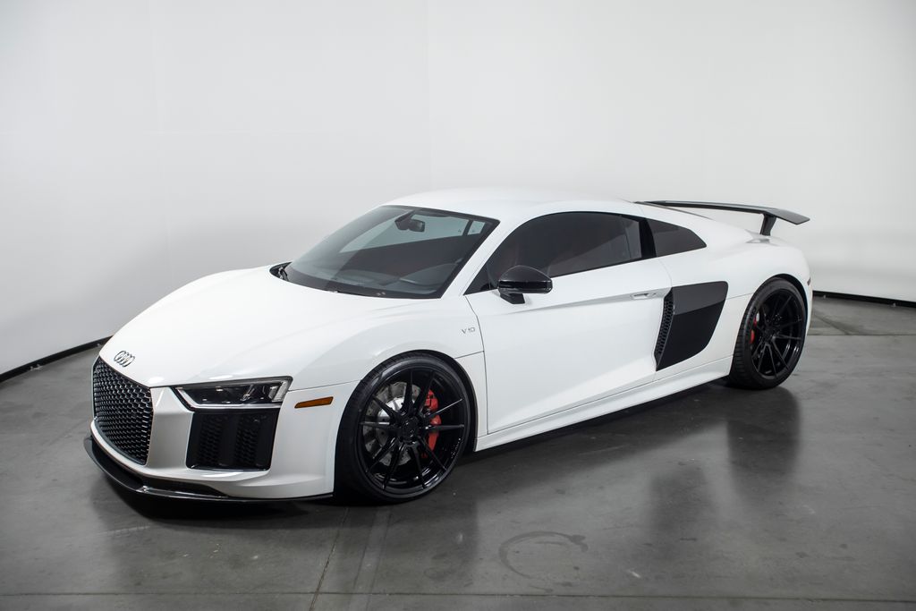Ibis White 2018 Audi R8 Coupe Rear-Wheel Drive 7-Speed Automatic