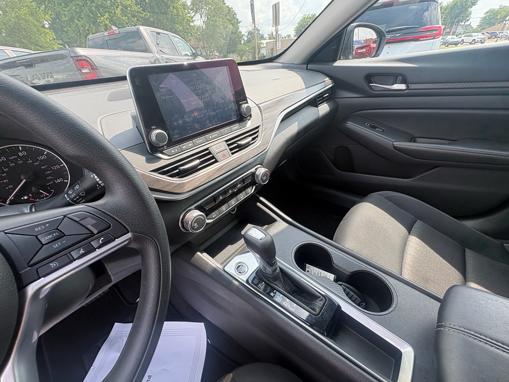 2025 Nissan Altima SV - Photo 10