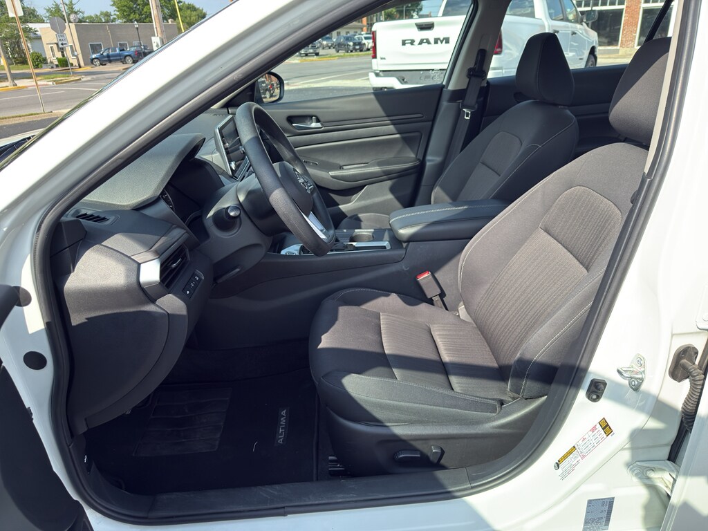 2025 Nissan Altima SV - Photo 12