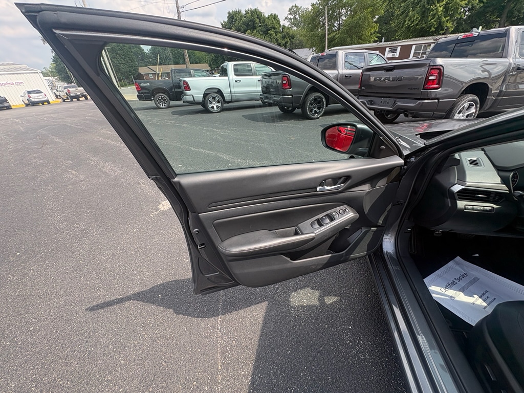 2025 Nissan Altima SV - Photo 7
