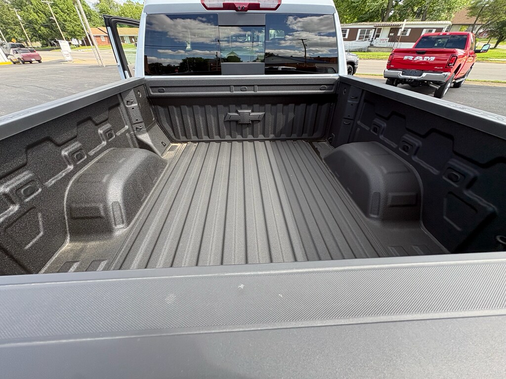 2026 Chevrolet Silverado 1500 LTZ - Photo 9