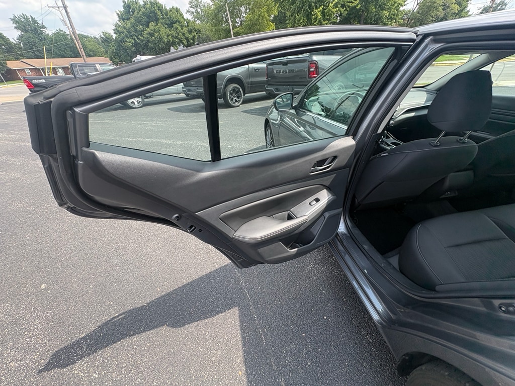 2025 Nissan Altima SV - Photo 14