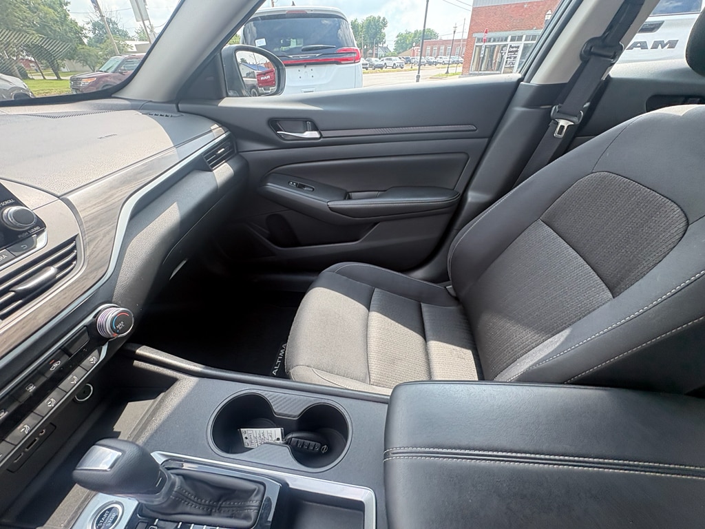 2025 Nissan Altima SV - Photo 11