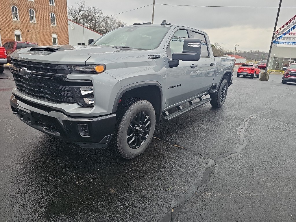 2025 Chevrolet Silverado 2500HD Custom's photo