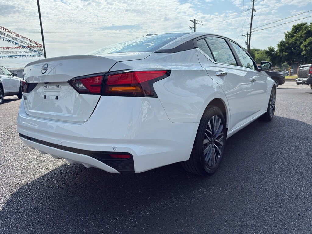 2025 Nissan Altima SV - Photo 9