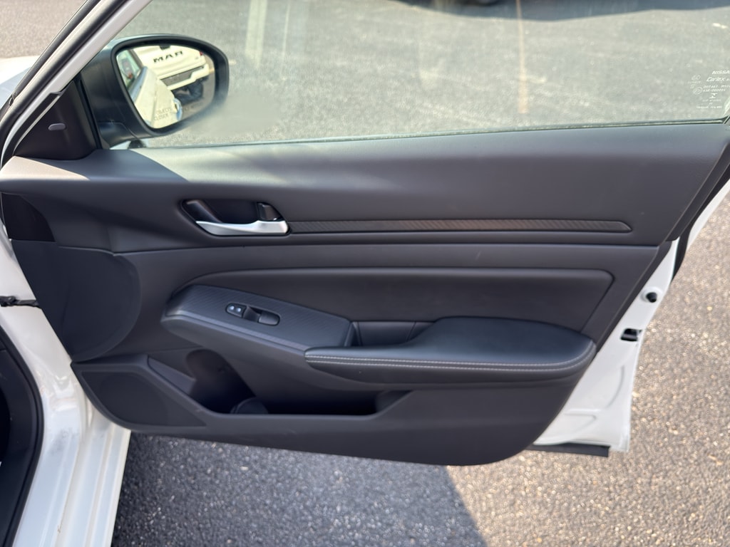 2025 Nissan Altima SV - Photo 35