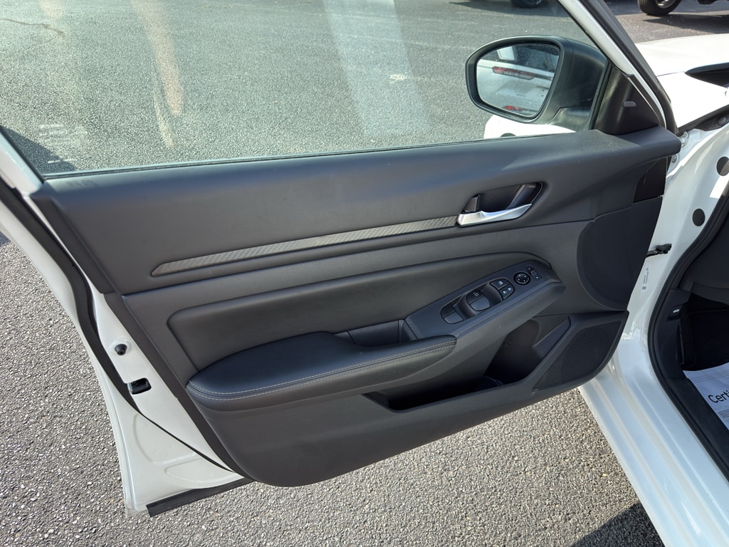 2025 Nissan Altima SV - Photo 13