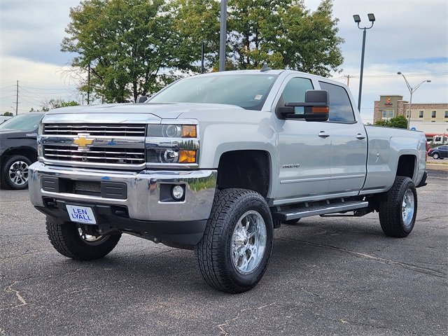 2015 Chevrolet Silverado 2500HD LT photo 4