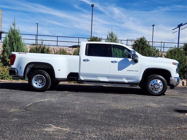 2024 Chevrolet Silverado 3500HD LTZ photo 2