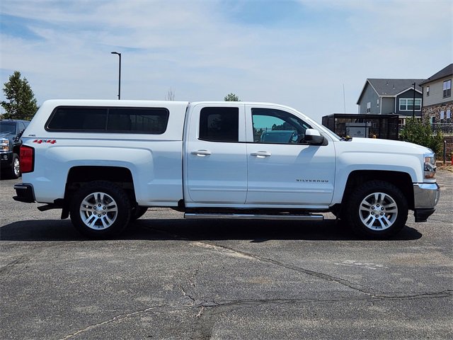 2018 Chevrolet Silverado 1500 LT photo 2