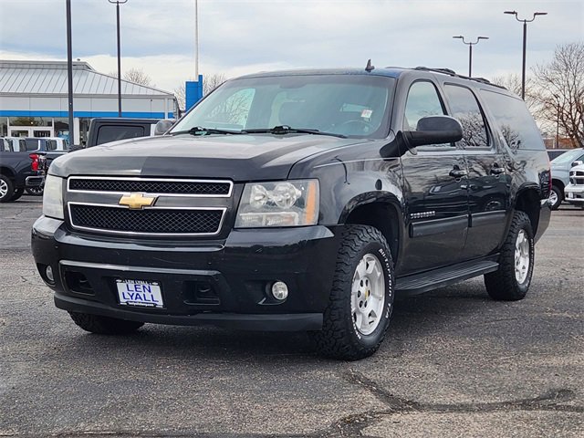 2010 Chevrolet Suburban LT photo 4
