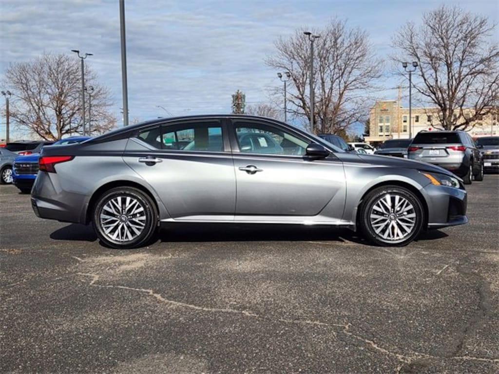 Used 2023 Nissan Altima 2.5 SV