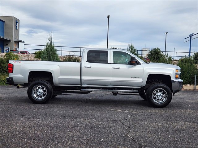 2015 Chevrolet Silverado 2500HD LT photo 2