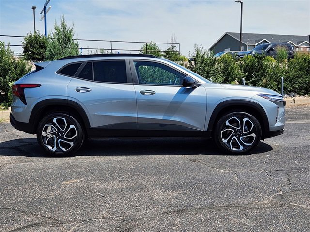 2024 Chevrolet Trax photo 2