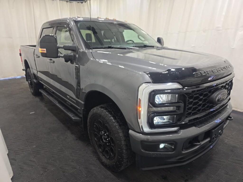 Used 2025 Ford F-250SD 4x4 Crew Cab Lariat Truck
