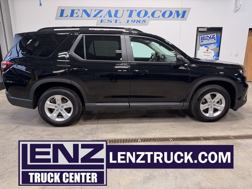 2024 Honda Pilot LX's photo