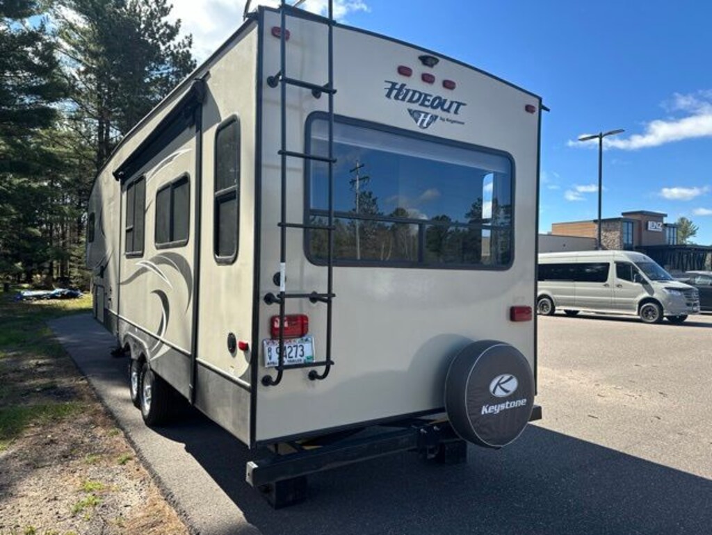 Used 2017 Keystone Hideout 299RLDS
