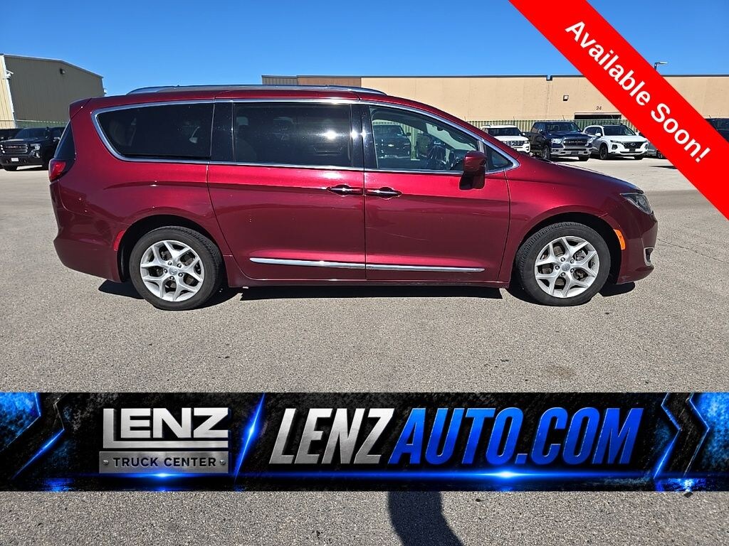 Used 2017 Chrysler Pacifica Touring L Plus FWD Minivan/Van