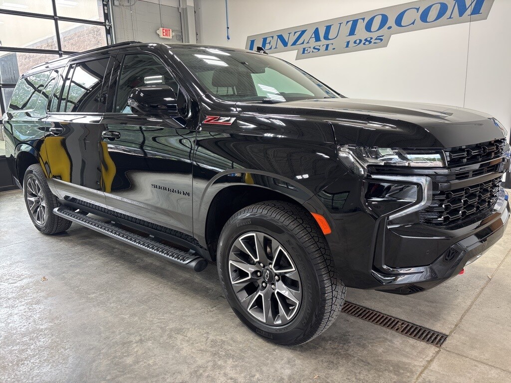 2023 Chevrolet Suburban Z71 photo 2