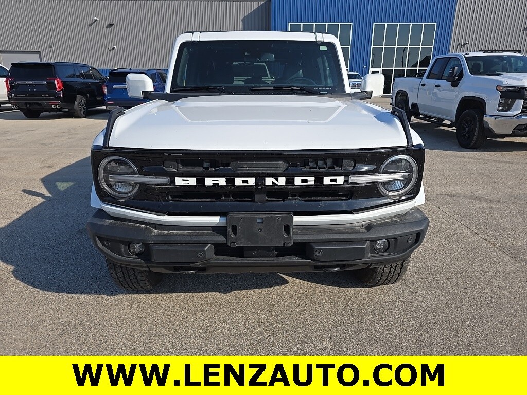 2024 Ford Bronco Outer Banks photo 2
