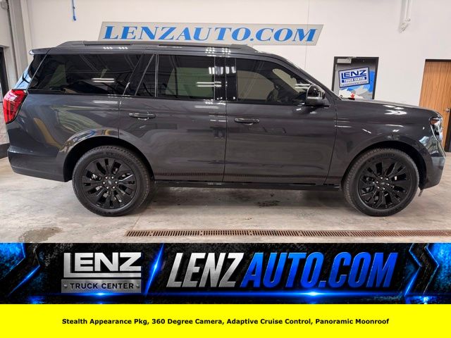 2025 Ford Expedition Platinum's photo