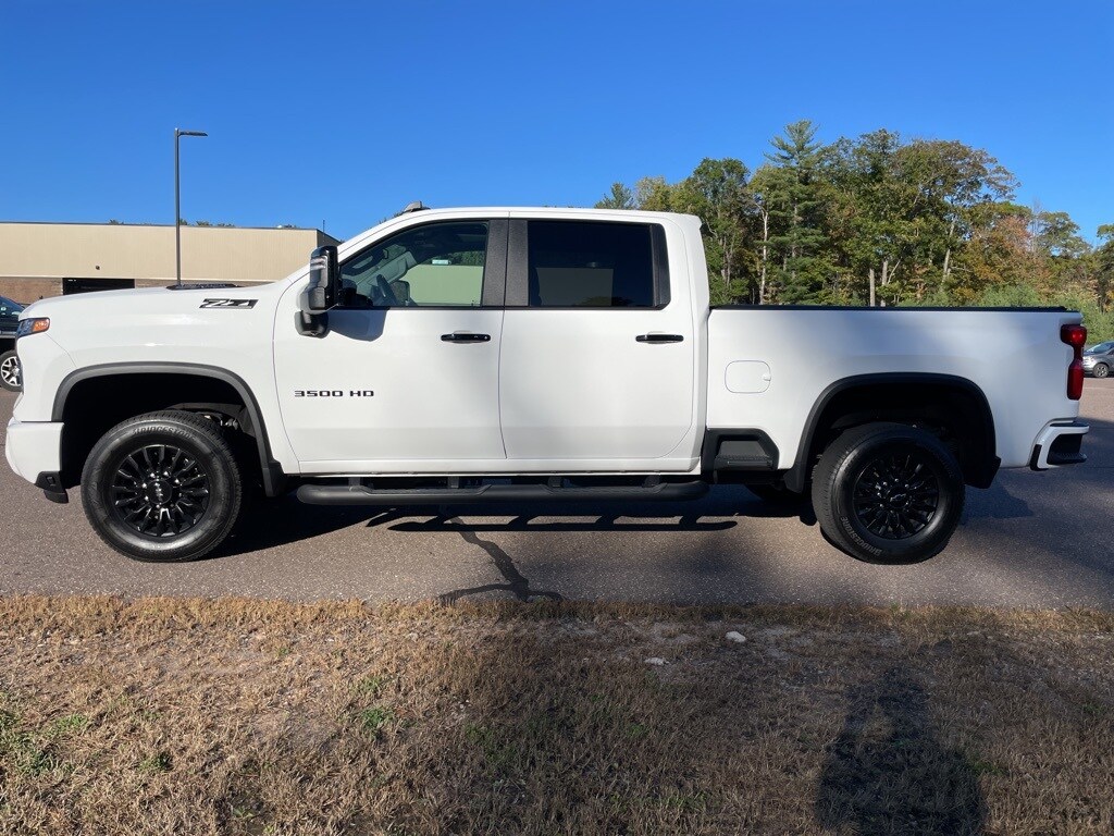 2024 Chevrolet Silverado 3500HD LT photo 3