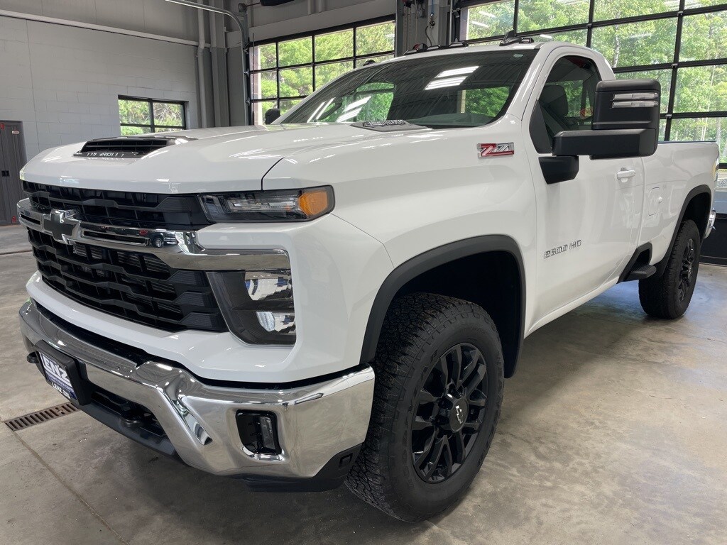 2025 Chevrolet Silverado 2500HD LT photo 4