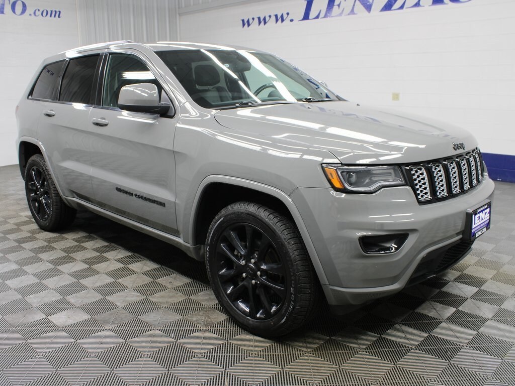 2020 Jeep Grand Cherokee Altitude photo 3