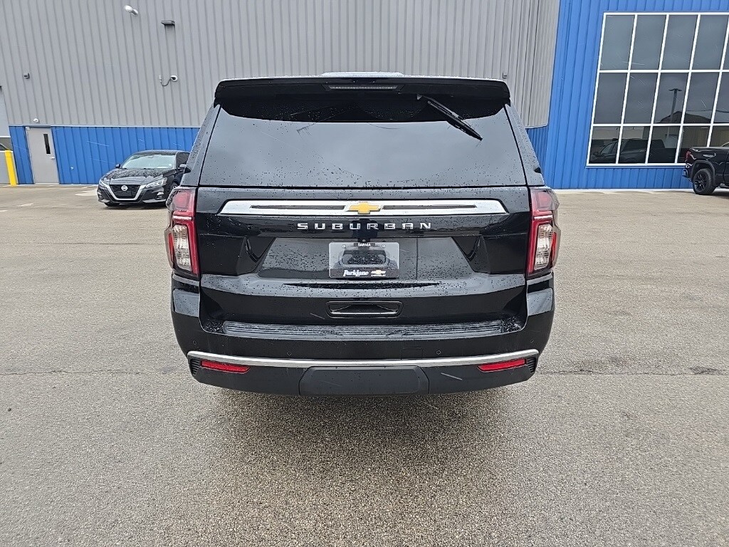 2023 Chevrolet Suburban LS photo 2