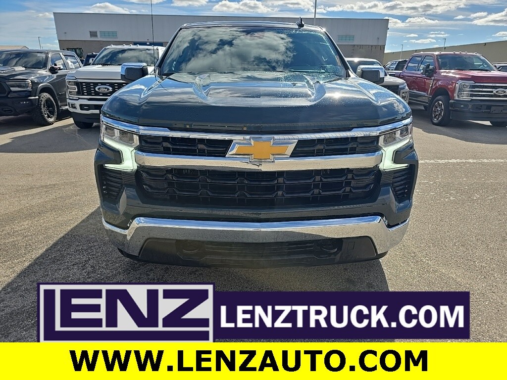 2025 Chevrolet Silverado 1500 LT photo 2
