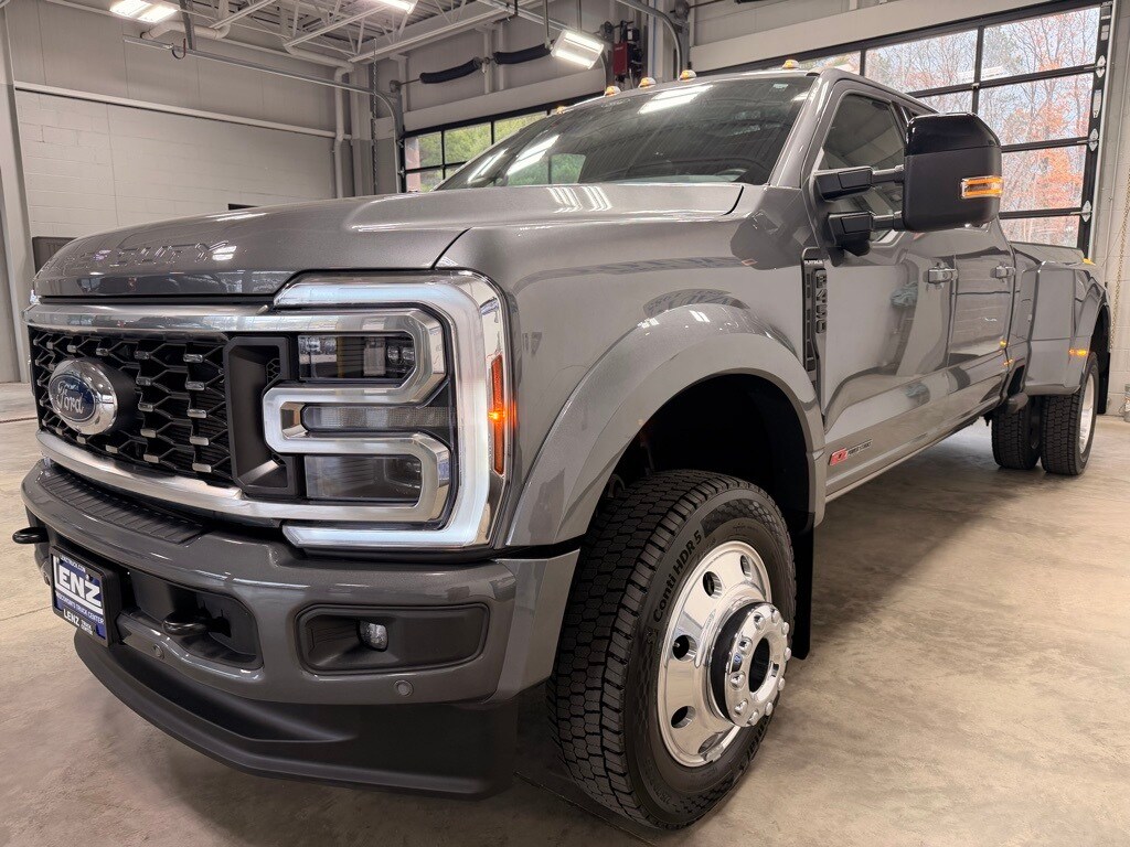 2025 Ford F-450 photo 4